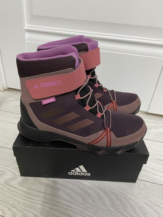 Продам зимние ботинки  terrex