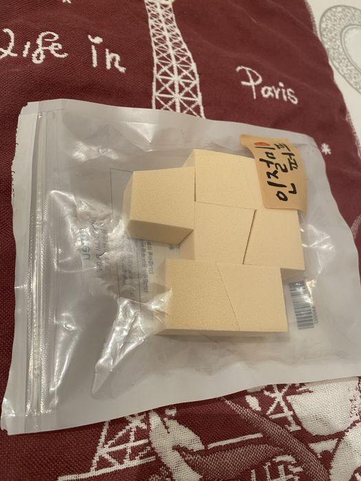 Продам недорого спонж для тонального средства