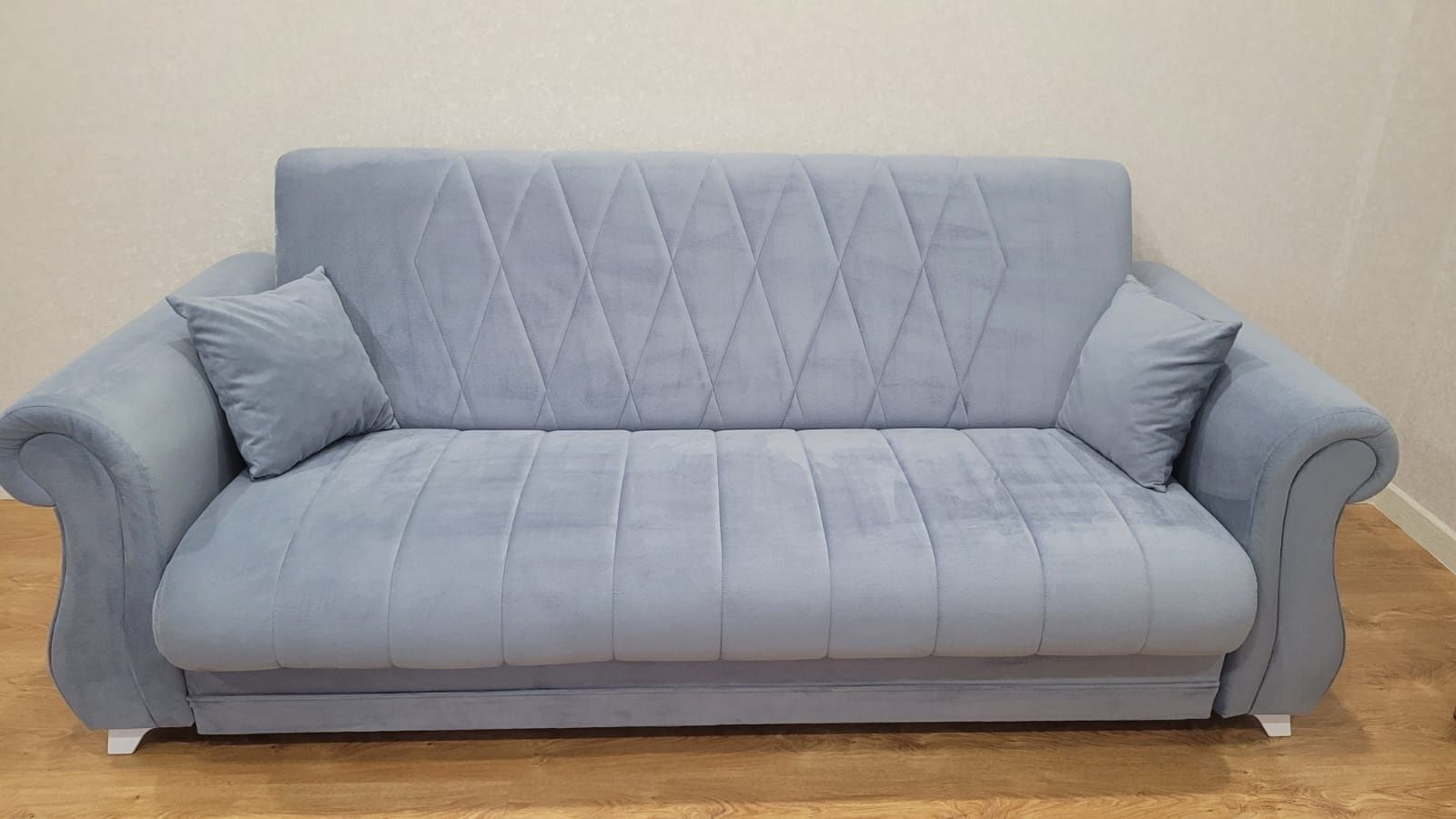 Продам диван в новом состоянии