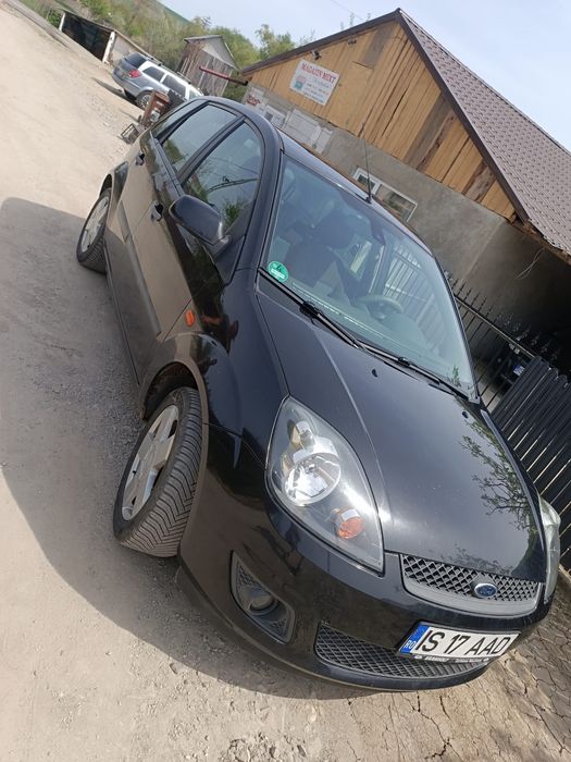 Vând Ford Fiesta