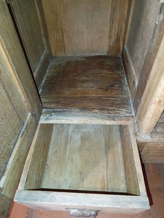 Шифоньер деревянный двустворчатый прошлый век