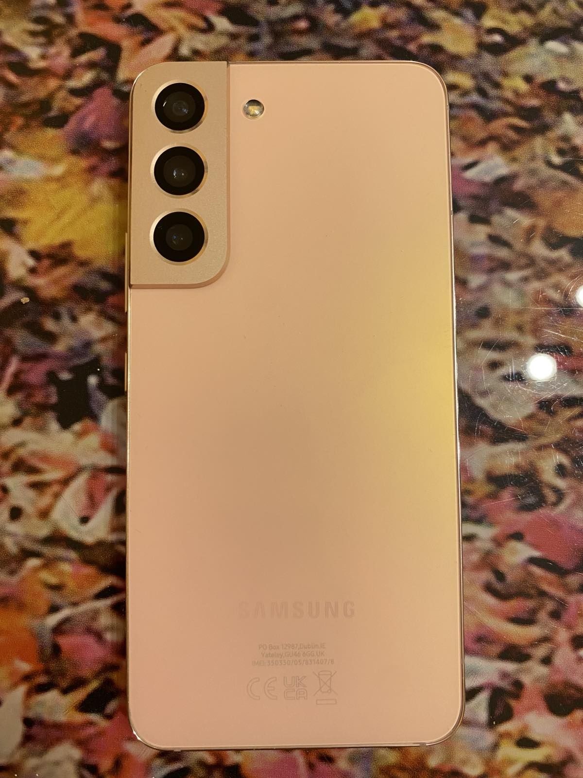 Продавам Samsung Galaxy S22