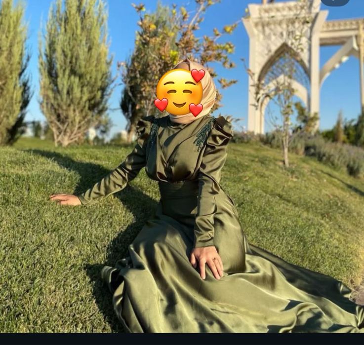 Платье шикарное почти новое!