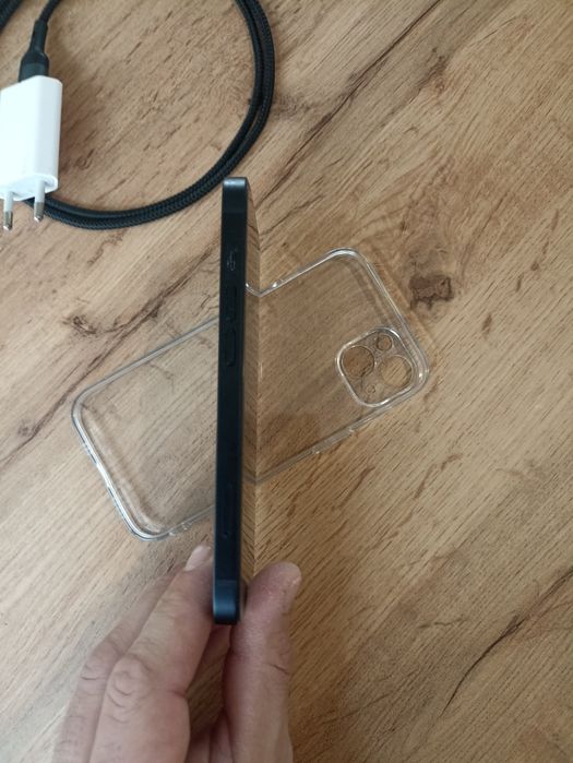 Продавам IPhone 13 128GB