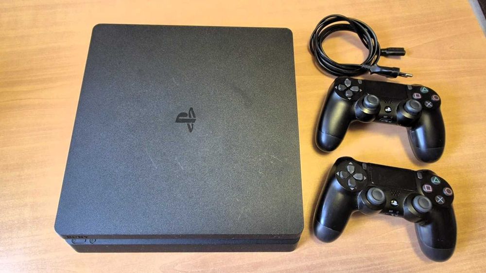 PlayStation 4, 2 controlere, stare perfecta de functionare