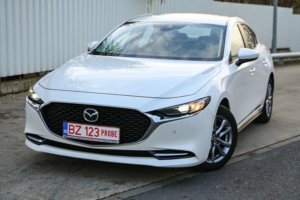 Mazda 3 Berlina/ 180cp/ BOSE/ Keyless/ Distronic/ Unghi mort/ Garantie 1 an