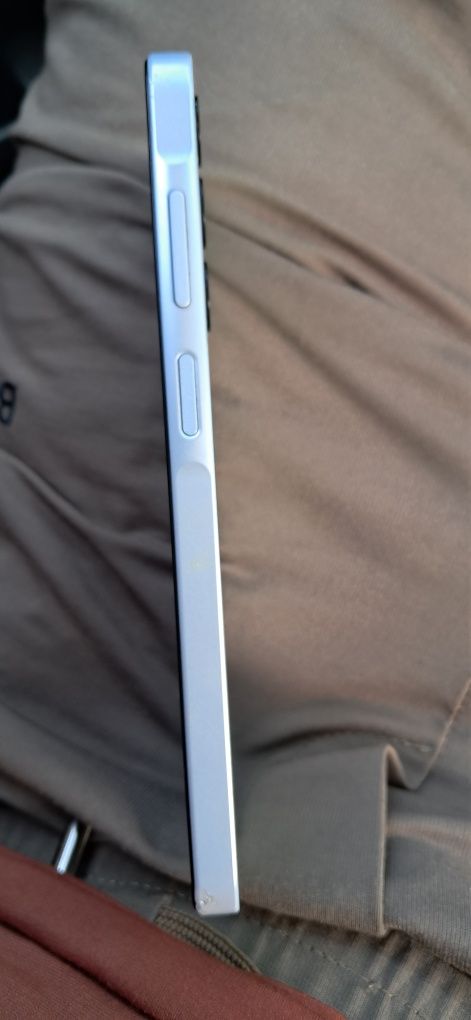 Samsung a25 xolati yaxshi