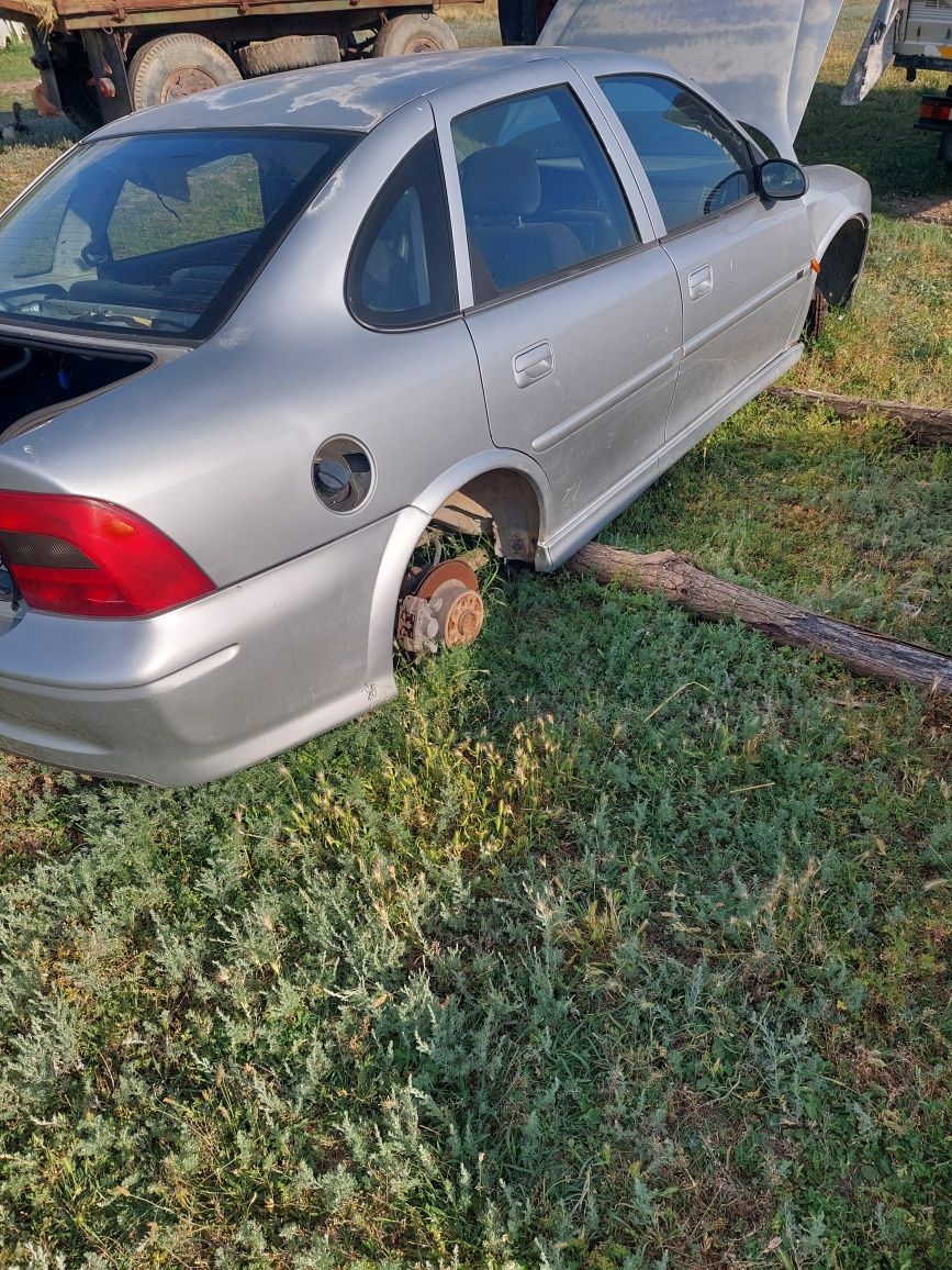 Vând Opel Vectra 2.2