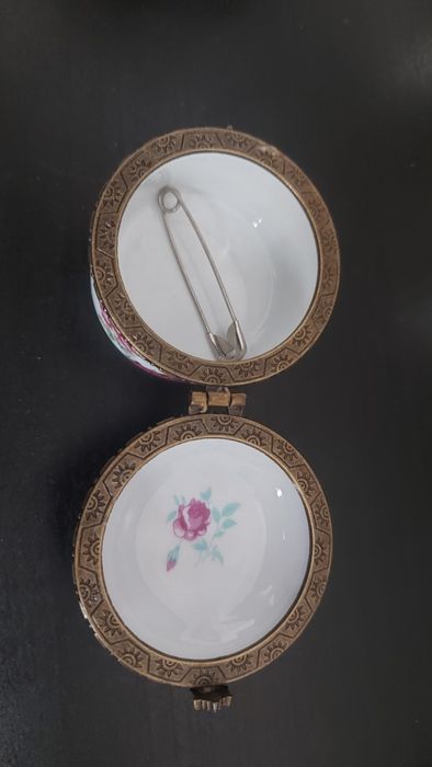 Set cutiuțe porțelan cu balama stil Victorian