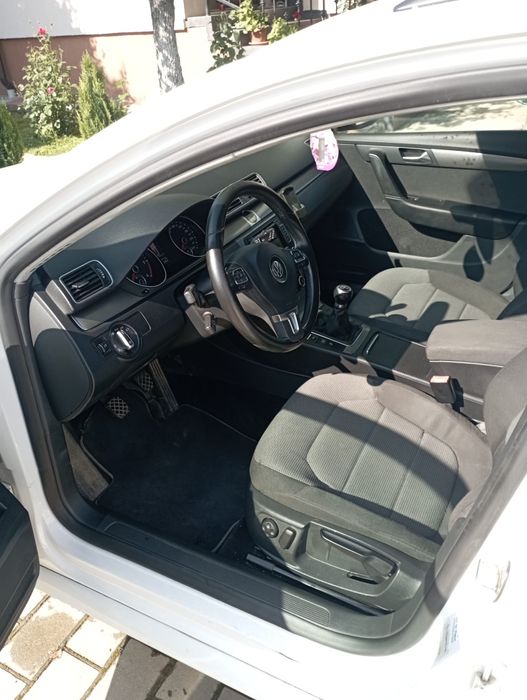 Vând Volkswagen Passat