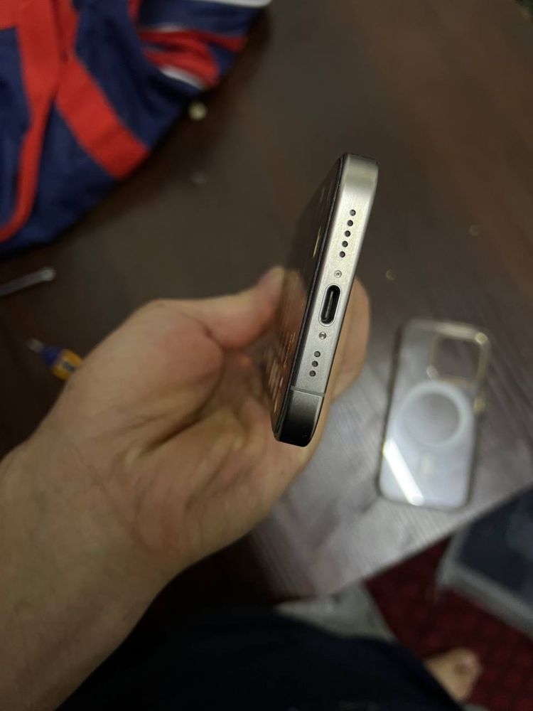 iPhone 15 pro KH/A Titanium