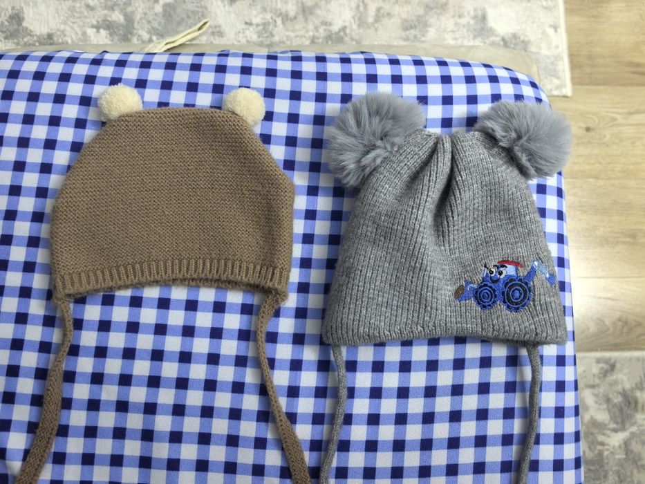 Set 2 caciuli , pt 3-6 luni