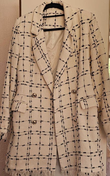 Сако букле бяло с черно