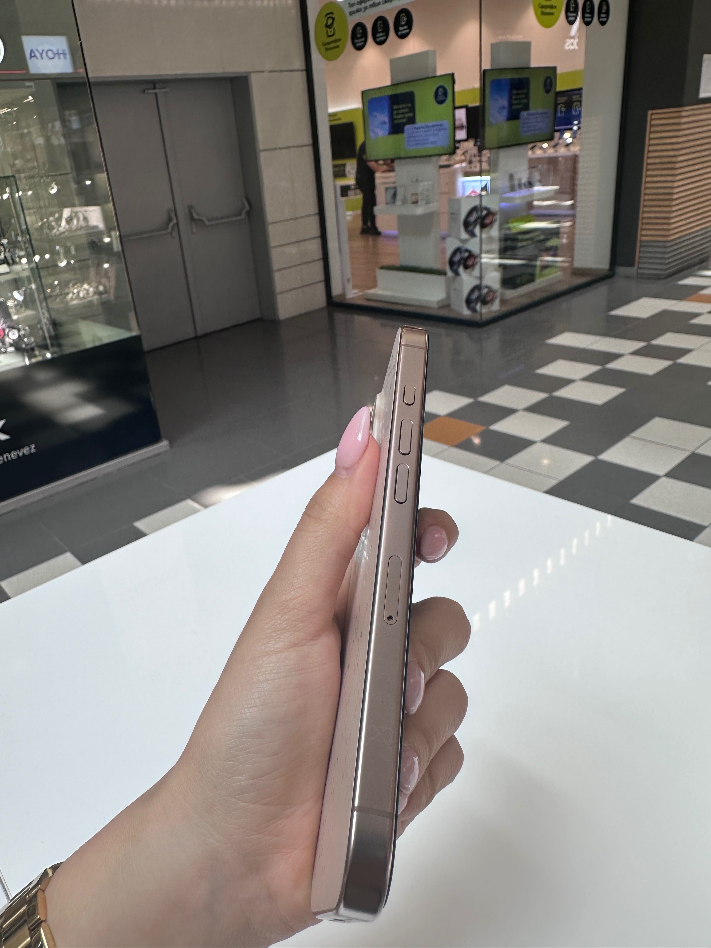Iphone 16 pro с Гаранция