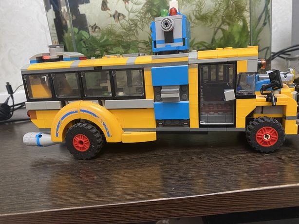 Lego hidden side автобус охотников