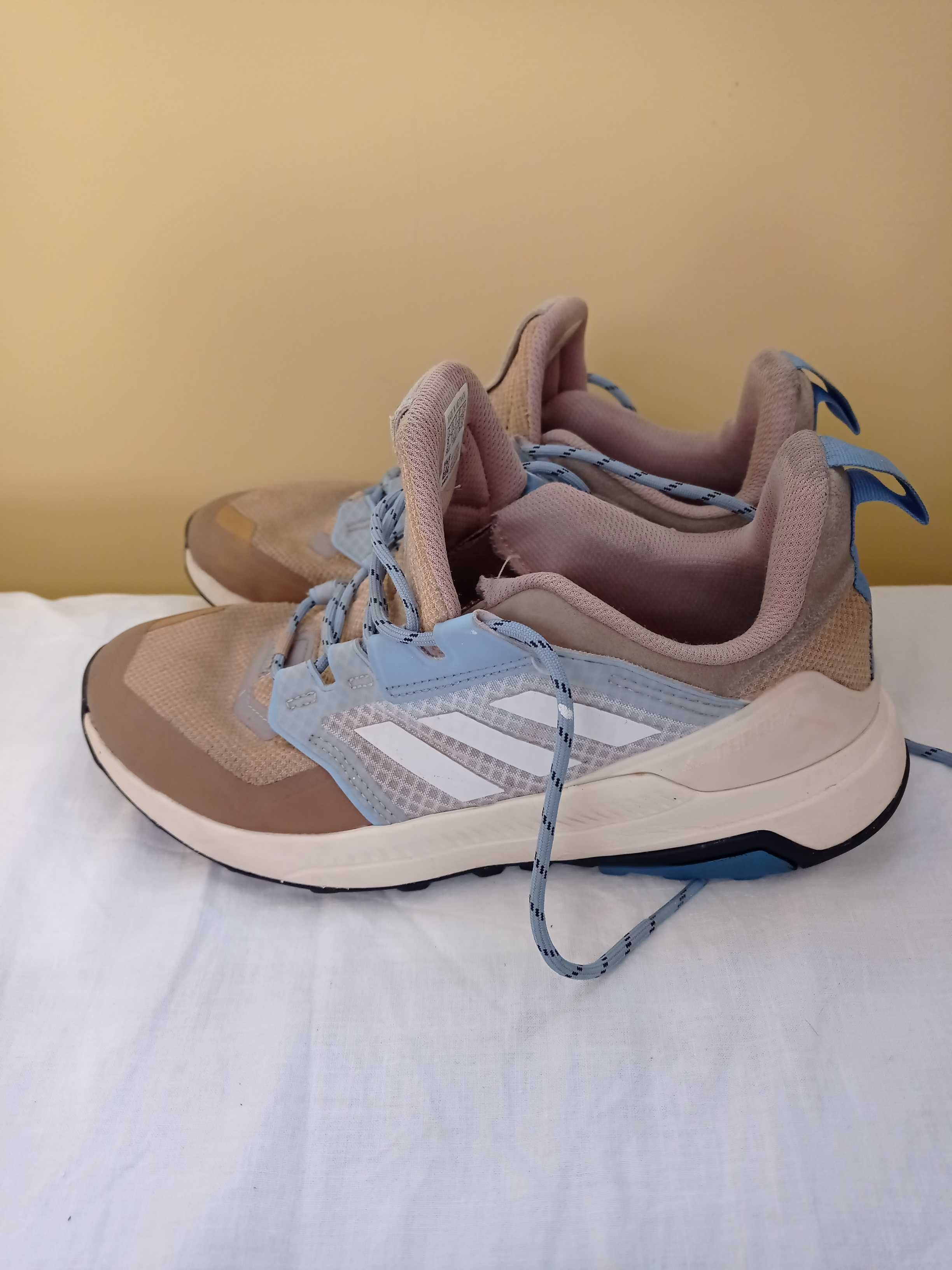 Продавам маратонки Nike, Adidas, Just so so