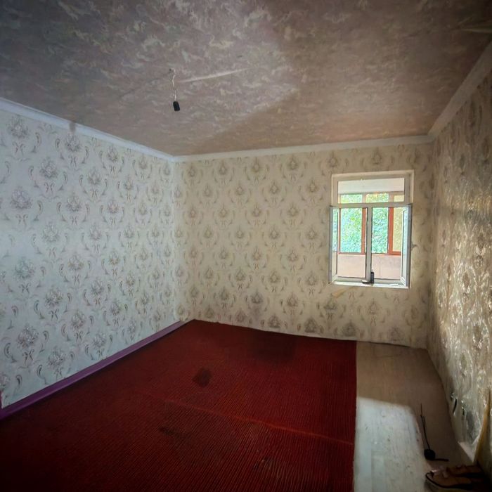 Паселкада 1хонали кв срочна сотилади 

Ивановскийда 2этажкани 2этаж