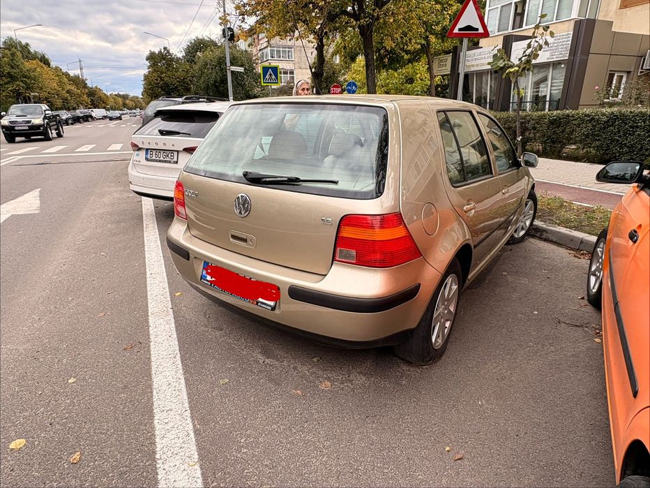 Vând volkswagen Golf din 2001