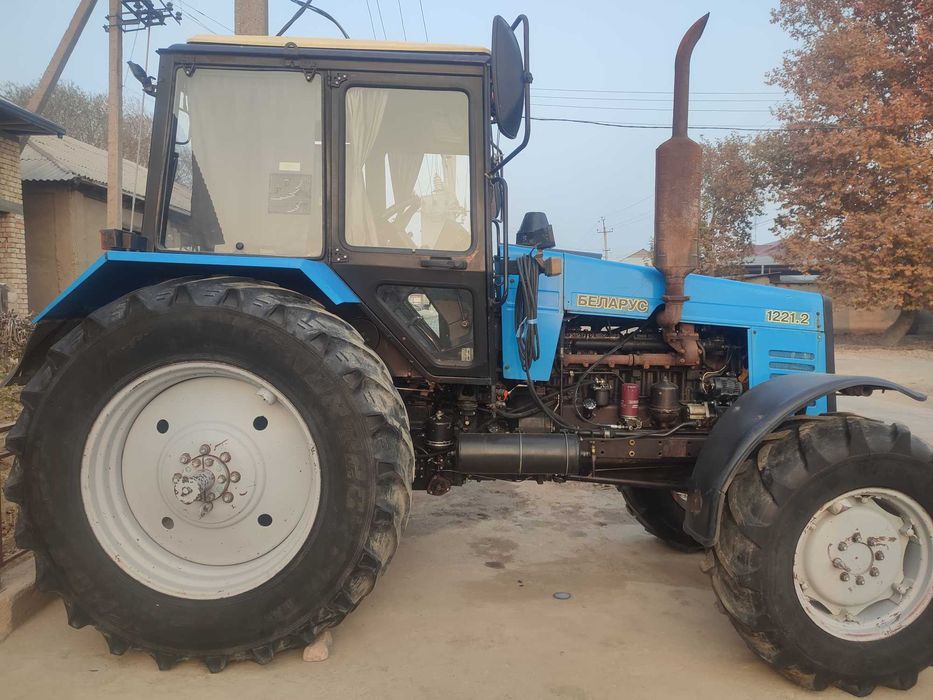 Трактор Беларус 1221.2