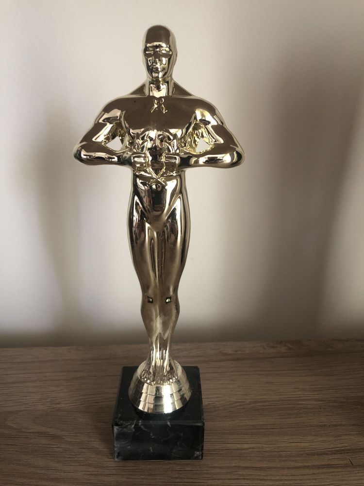 Premiul Oscar ,staueta pe soclu din marmura