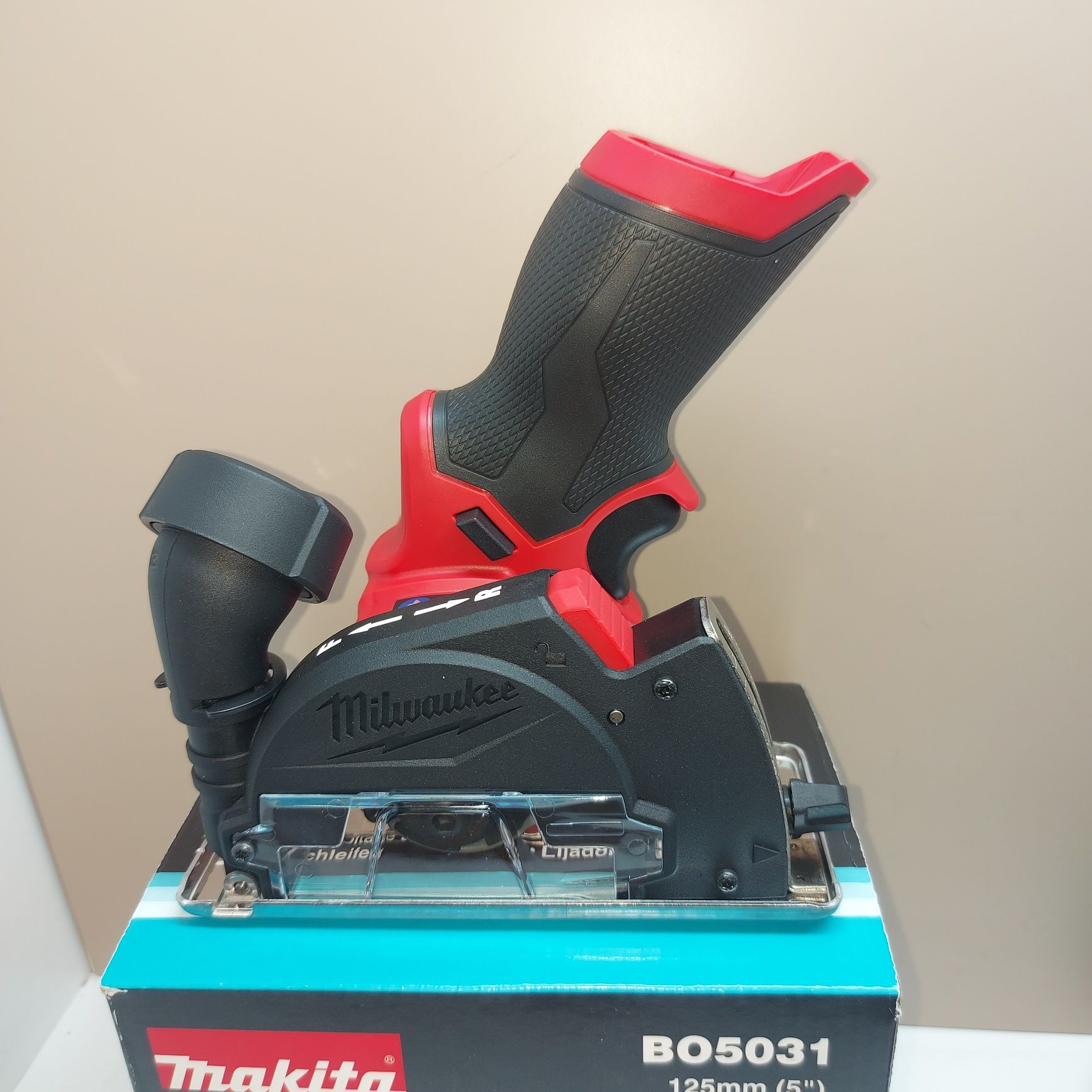 ПРОМОЦИЯ.Акумулаторен мултифлекс Milwaukee M12 FCOT-0