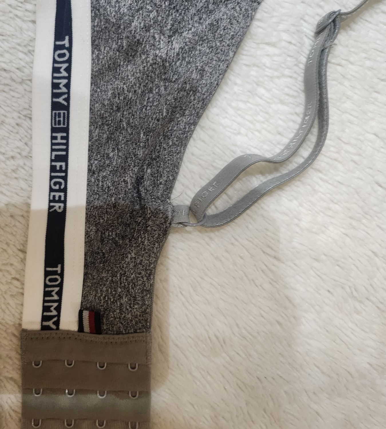 Сутиени Emporio Armani, Triumph,Tommy Hilfinger