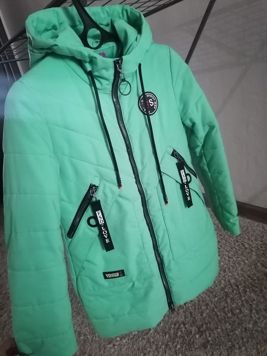 Продам куртки на девочку. Все 3 отдам за 10000