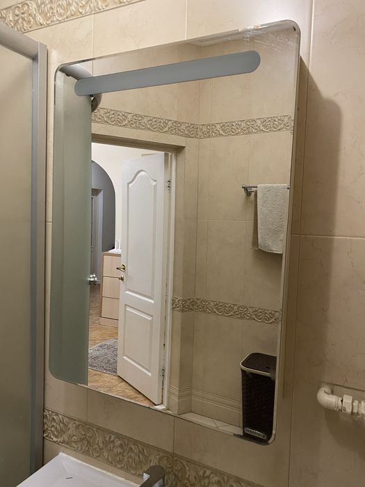 Зеркало с внутренним шкафчиком, 60 на 80 см