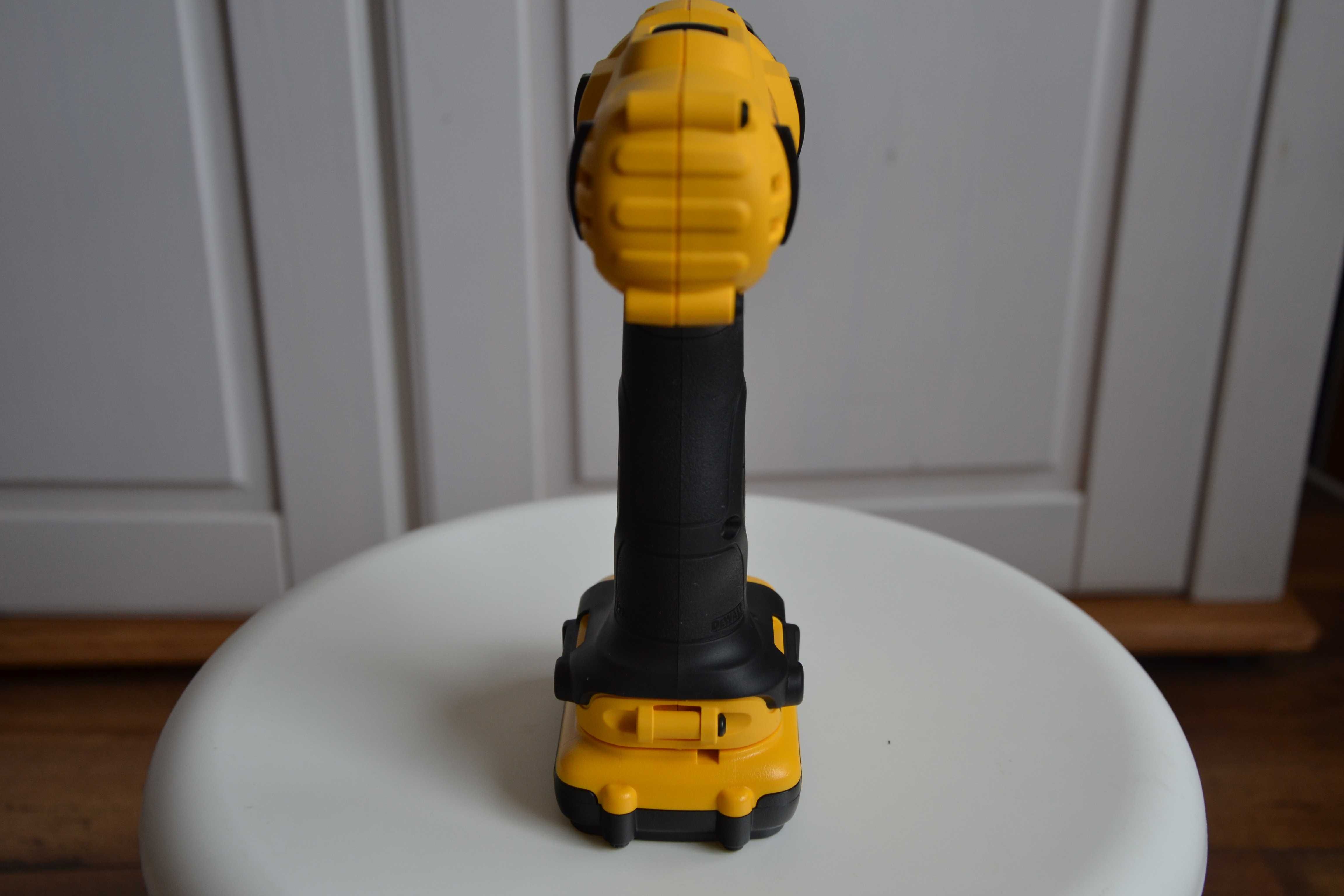 Нов, оригинален винтоверт DeWalt 10.8/12V