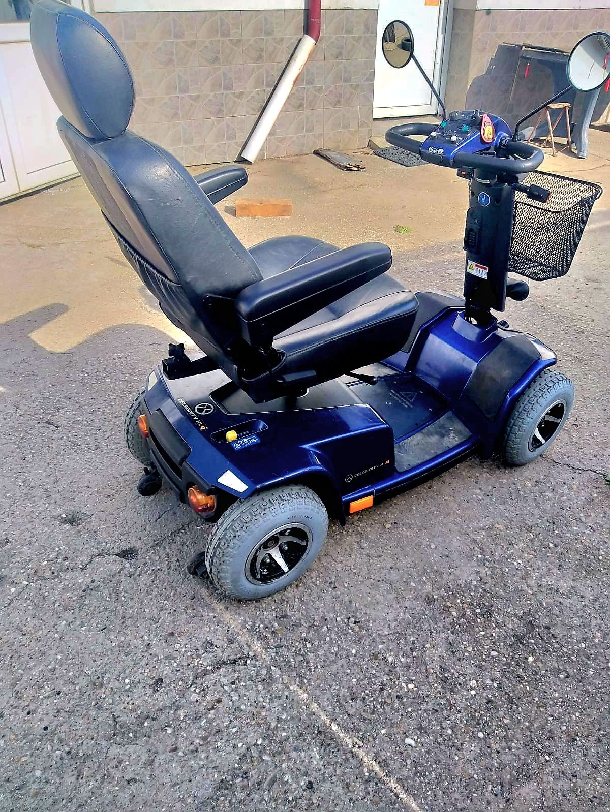 Scuter căruț electric pentru persoane cu dizabilități handicap