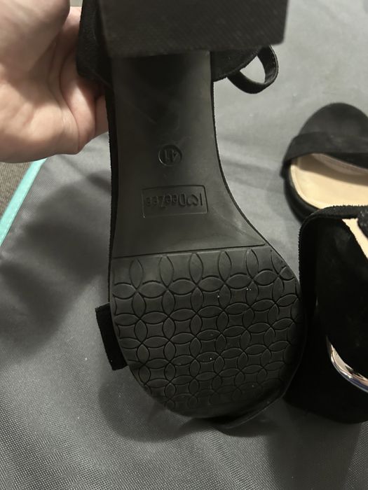 Sandale Dama , geaca de blugi si rochie