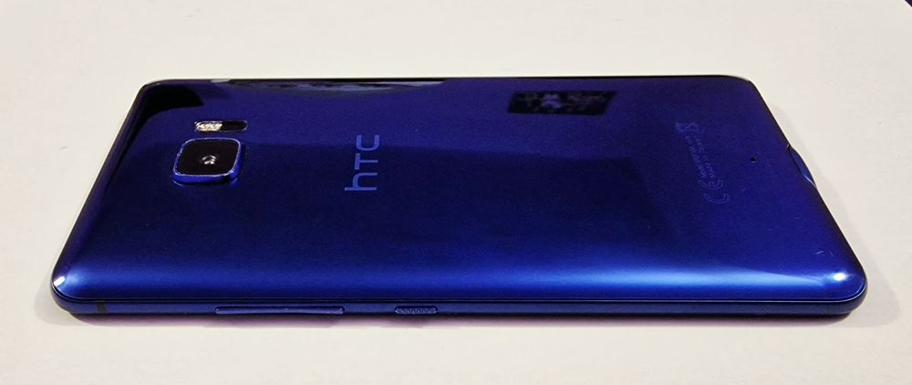 HTC U Ultra Sapphire Blue  Ecran Dublu, Design Sclipitor și Viteză