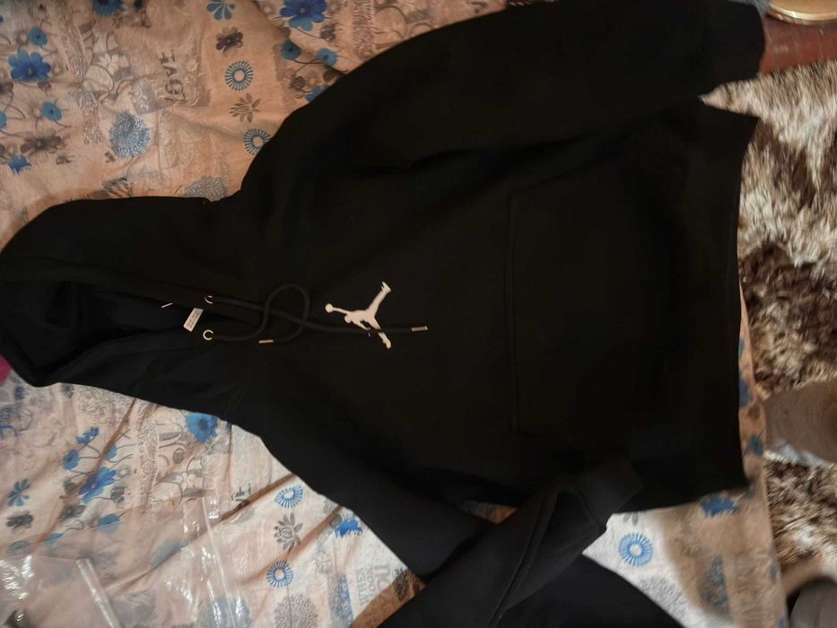 Noul modele  de hanorac Jordan