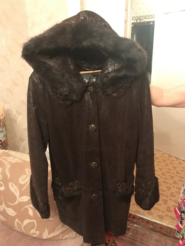 Продам Женскую демисезоную куртка