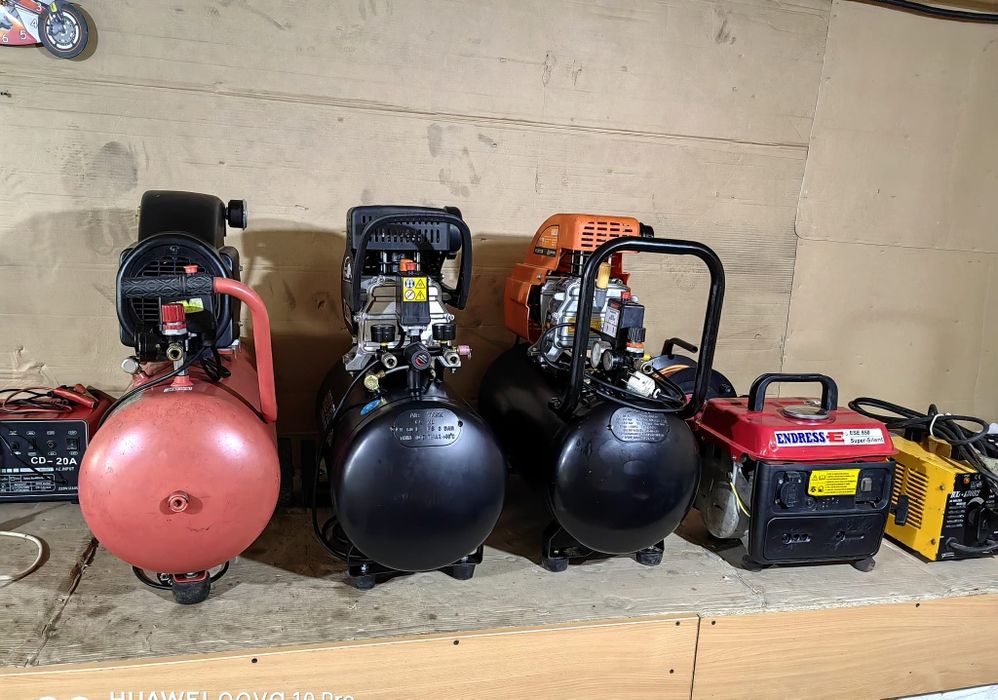 Vând compresoare de 50 și 60 de L absolut impecabile. Prețuri neg.