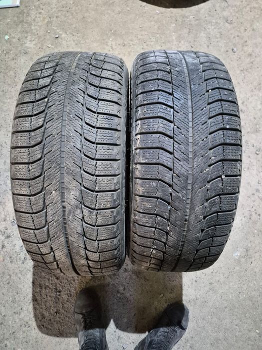 Продам зимние шины липучка 2 шт michelin 215 55 R16