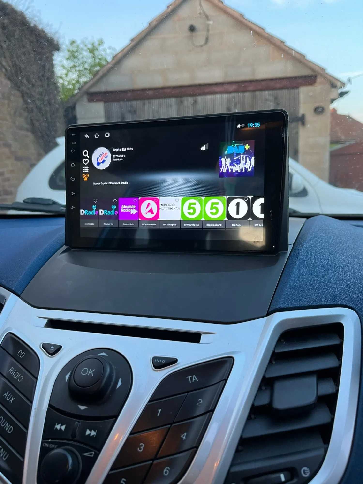 Navigatie GPS Android Ford Fiesta 2009-2017 1-8GB RAM - QLed CarPlay