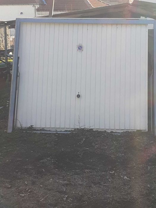 Продавам гаражна врата
