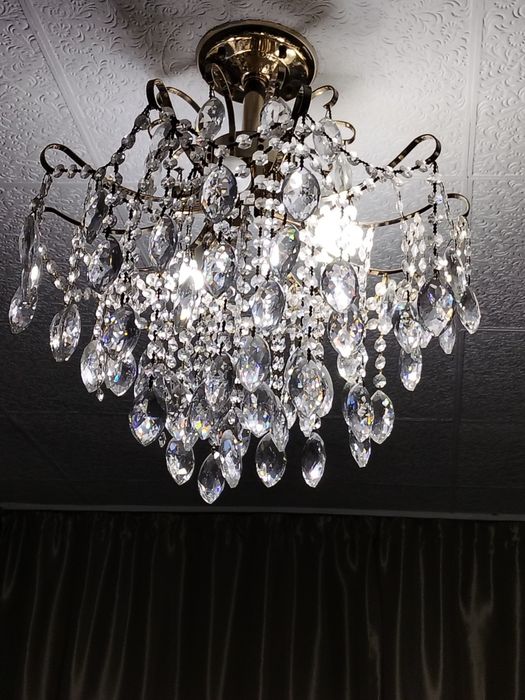 Продам люстру...