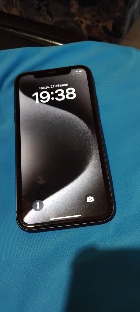 IPhone 11 - 64GB памет, батерия 82%