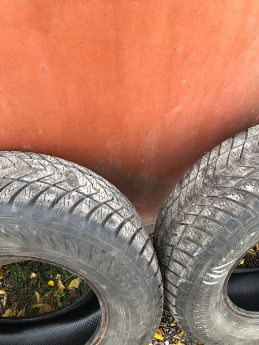 Комплект Срочно продам резину 265/65/R17 зимния