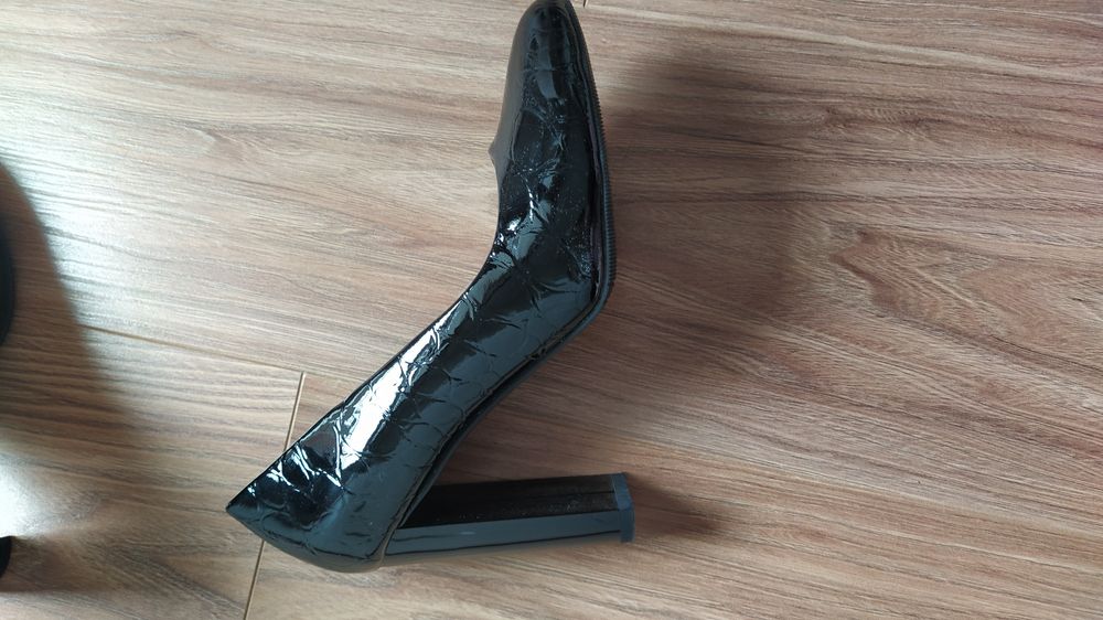 Обувки на ток лак 39