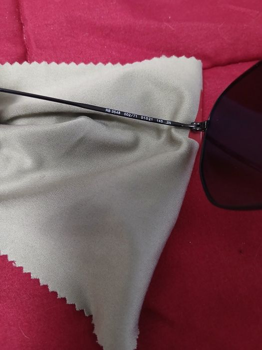 Vând ochelari de soare