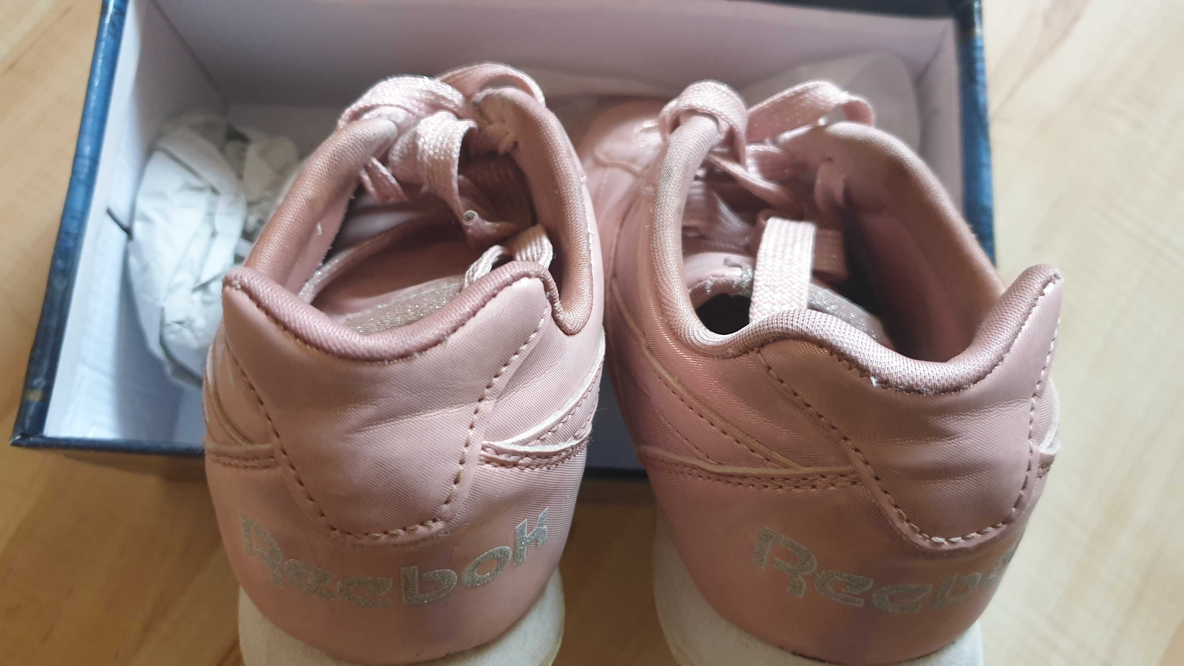 Оригинални Детски розови маратонки за момиче REEBOK !