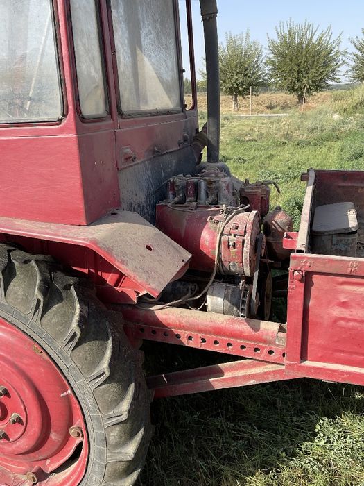 Traktor T12 Sotiladi