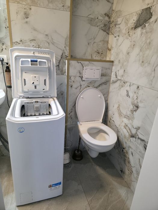 Închiriez apartament 3 Camere +2 Băi zona Ioșia