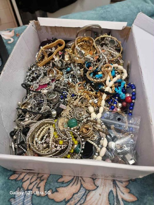 Vand lot bijutetii vintage 6 kg580ron