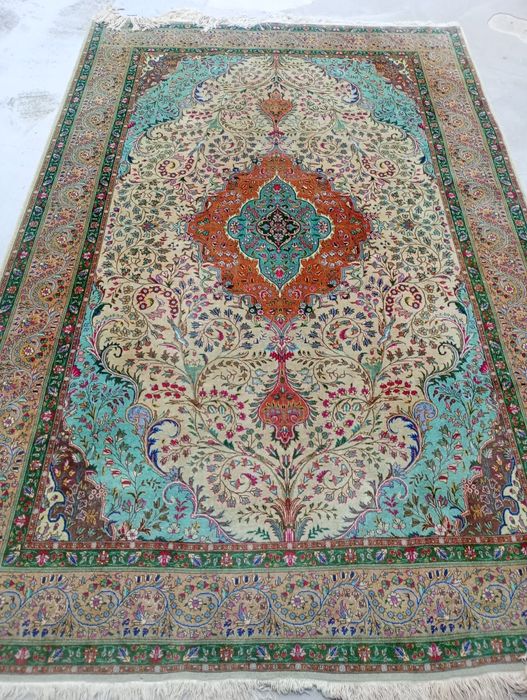 Истински персийски килими