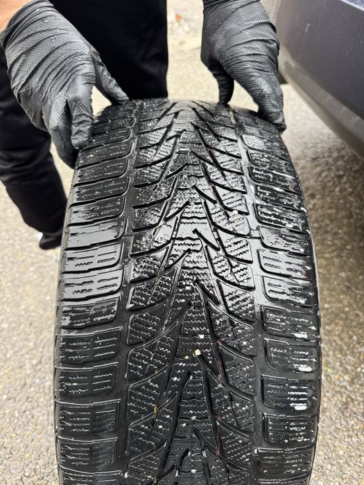 vând cauciucuri  245,45,18