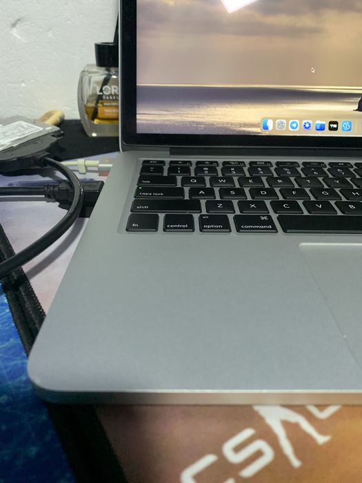 Macbook Pro 2015 Sotiladi